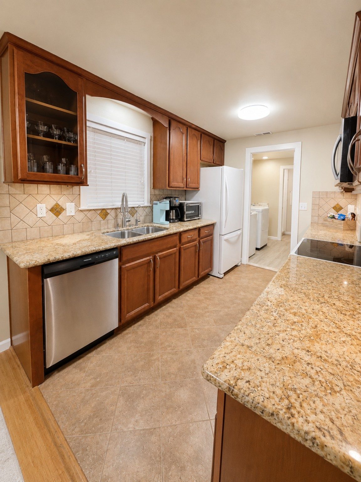 Full kitchen